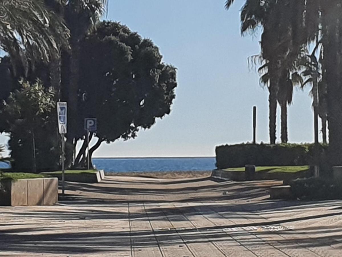 SALOU,Carrer de París, playa centro. Piscina. Salou Exterior foto